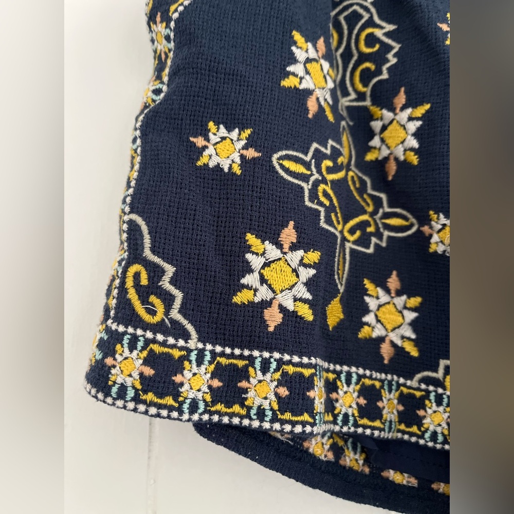 NWT The Clothing Company Embroidered Shorts Size Small - Picture 4 of 10